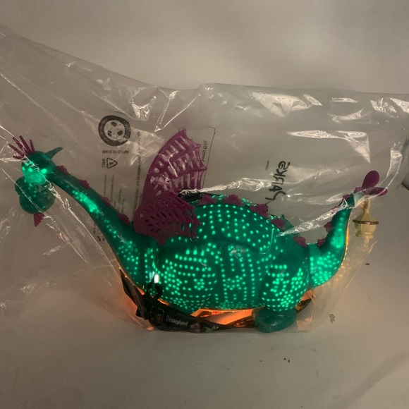 Disney Elliott Popcorn Dragon basket - Picture 4 of 5